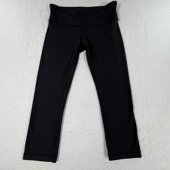Lululemon Women's Cropped Leggings Size 6 with 21" Inseam in Black - Picture 1 of 13